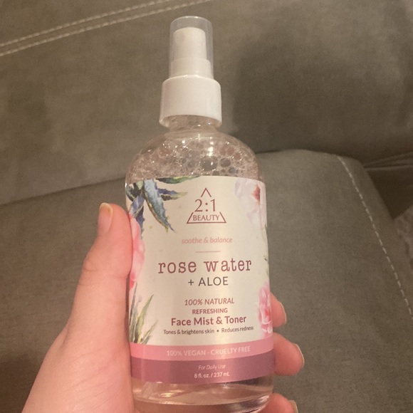 2:1 beauty rose water and aloe face mist and toner - Picture 2 of 3